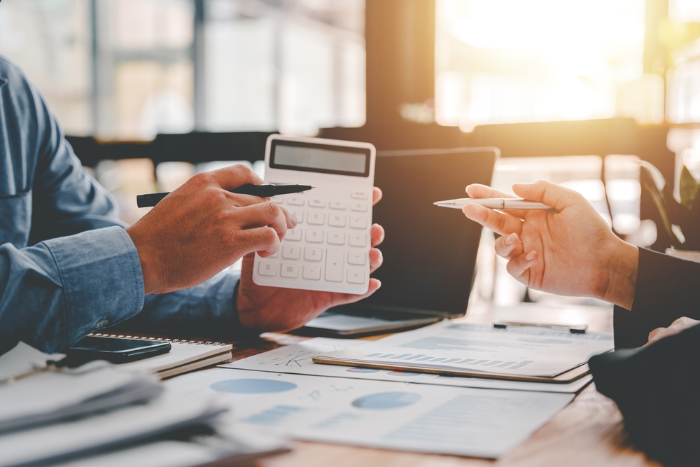 The,financiers,are,calculating,personal,taxes,for,their,customers.